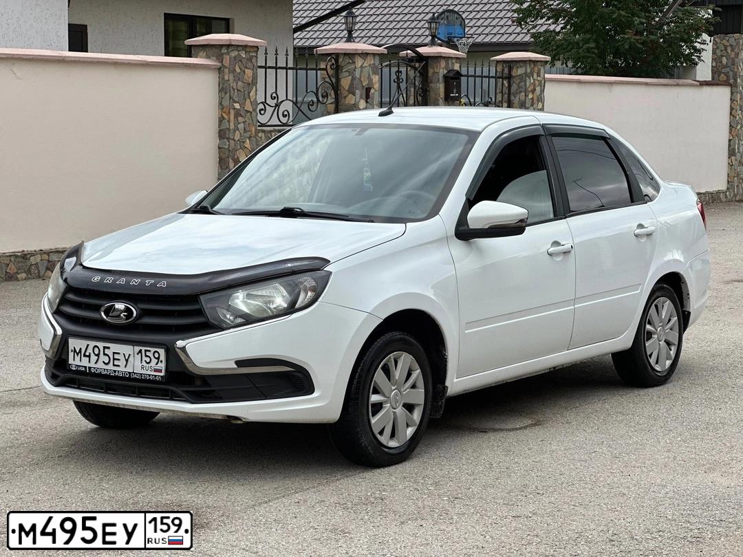 Фото автомобиля LADA 2190 GRANTA, 2018 — госномер Р530ТН159. Цвет: Белый