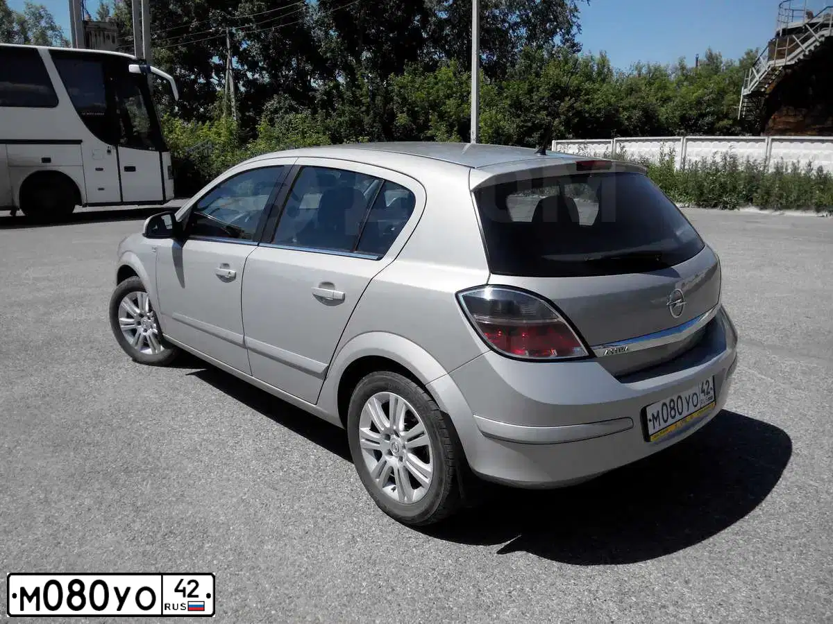 Фото автомобиля OPEL ASTRA, 2010 — госномер О169ВА196. Цвет: БЕЖЕВЫЙ