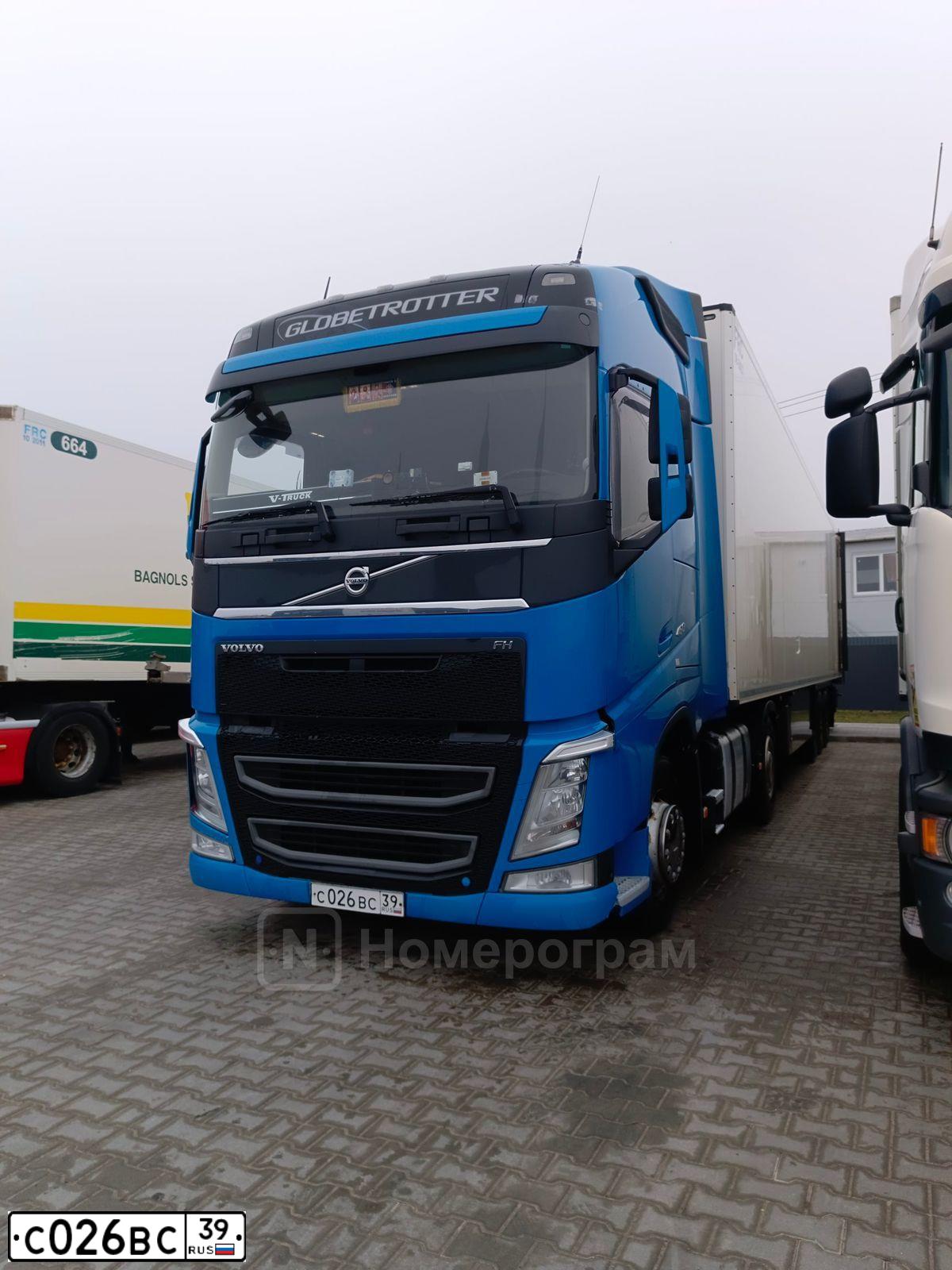 Фото автомобиля VOLVO O SERIE FH 4X2, 2019 — госномер С026ВС39. Цвет: СИНИЙ