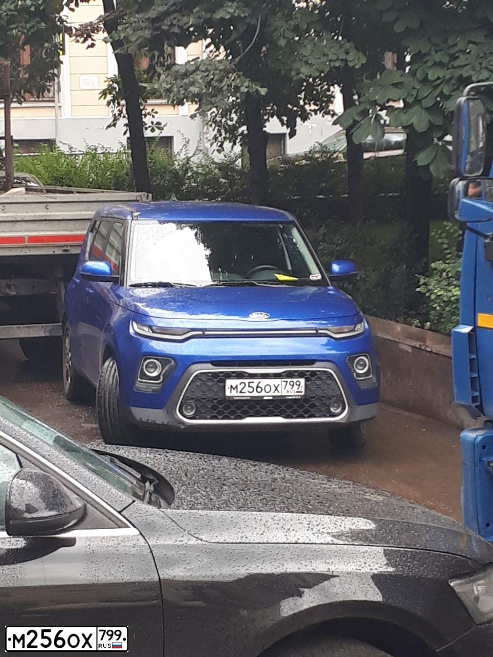 Фото автомобиля KIA SOUL, 2019 — госномер Х113ОР76. Цвет: синий