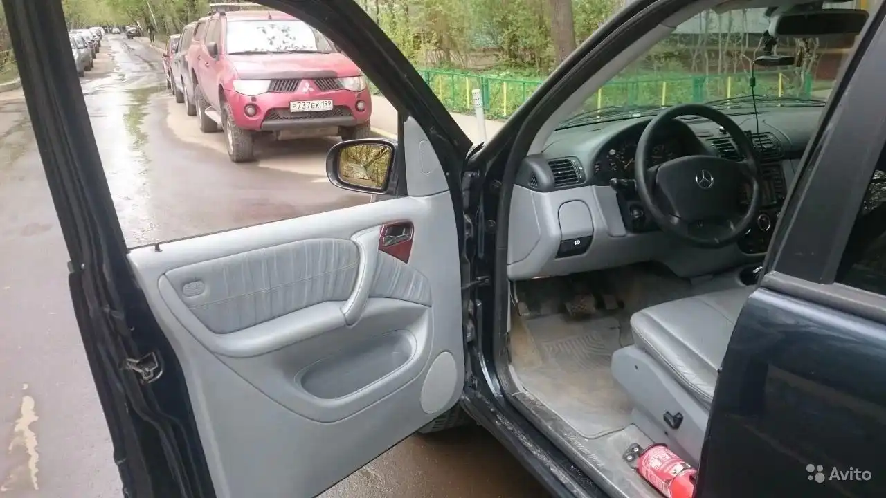 Фото автомобиля MITSUBISHI L 200, 2008 — госномер Р737ЕК199. Цвет: КРАСНЫЙ