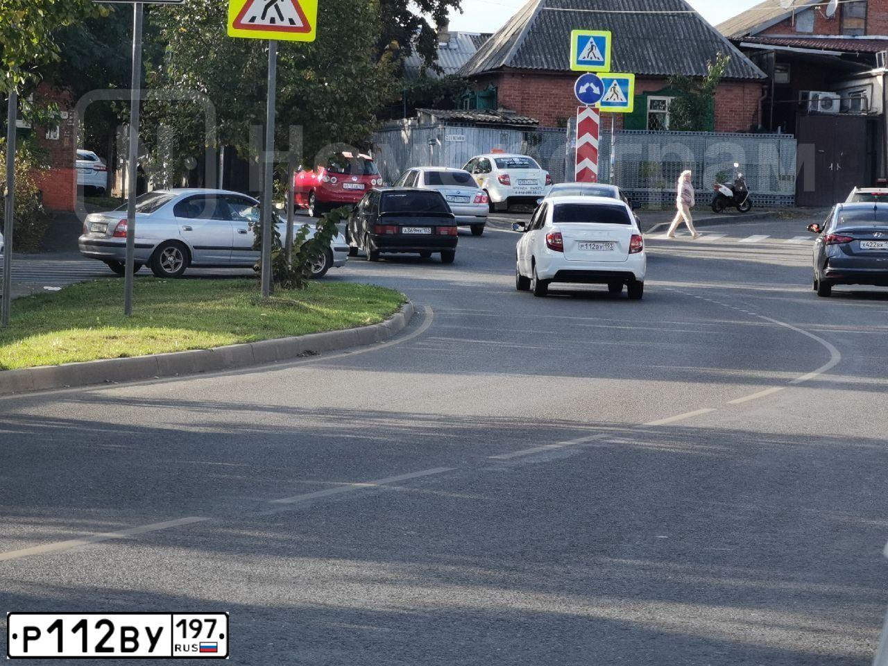 Фото автомобиля CHEVROLET LACETTI, 2010 — госномер Р112ВУ197. Цвет: КРАСНЫЙ