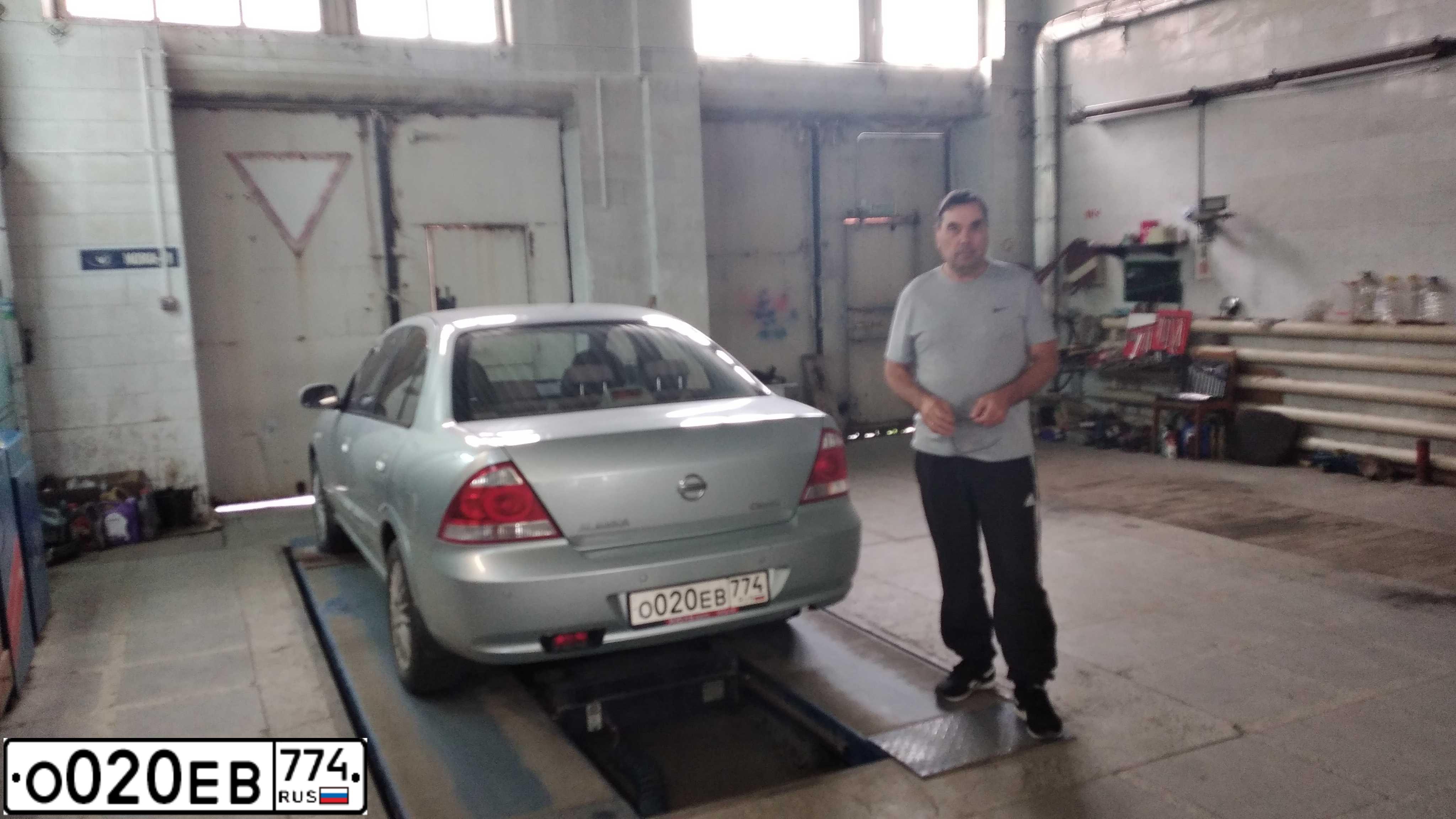 Фото автомобиля NISSAN ALMERA, 2006 — госномер Р611ТМ174. Цвет: Серебристый