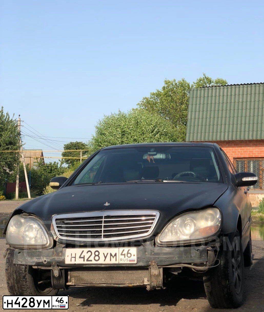 Фото автомобиля MERCEDES S-KLASSE, 2001 — госномер Н428УМ46. Цвет: ЧЕРНЫЙ