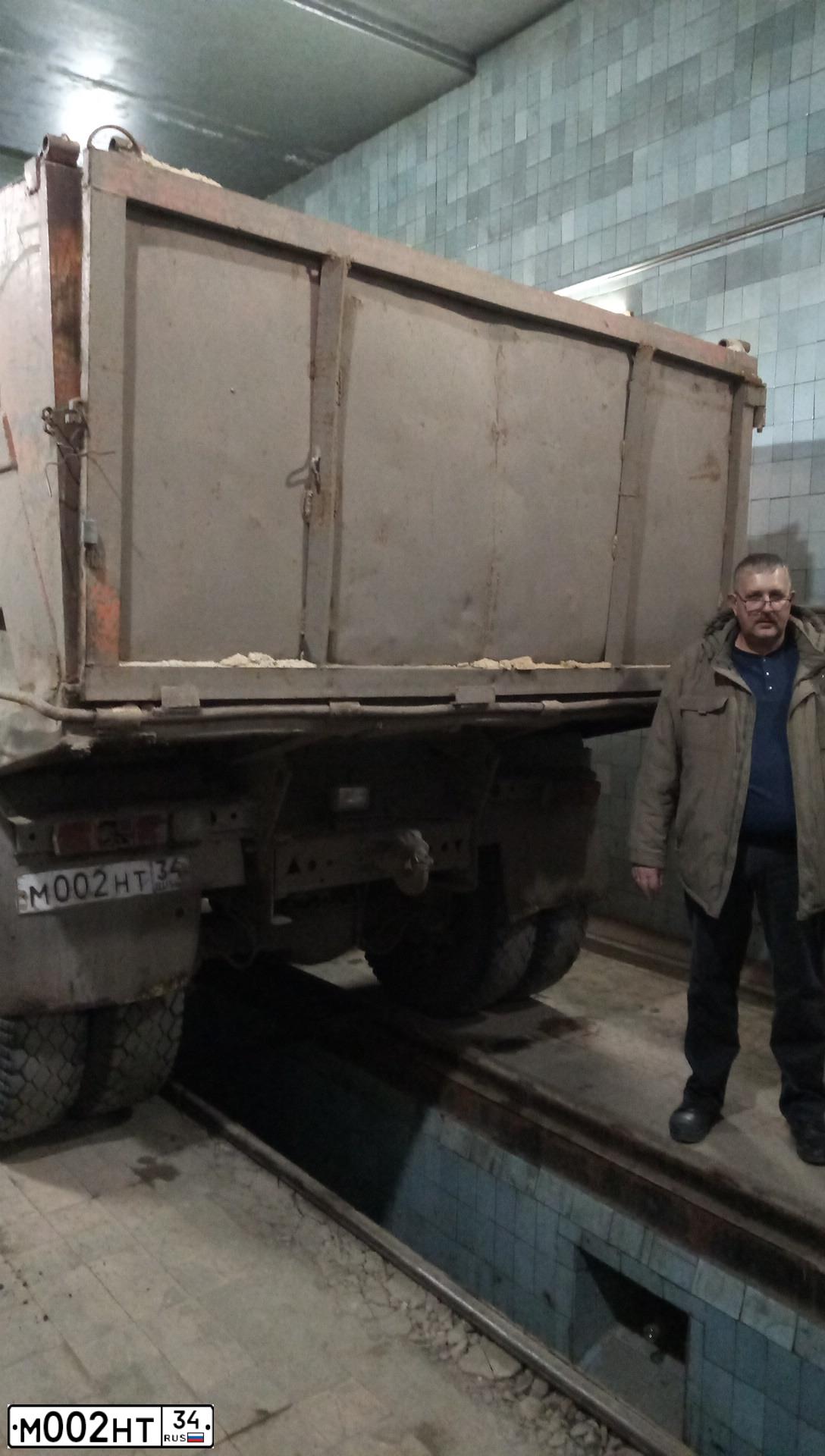 Фото автомобиля KAMAZ 55111 /6X4/, 1991 — госномер А655ОВ34. Цвет: СЕРЫЙ