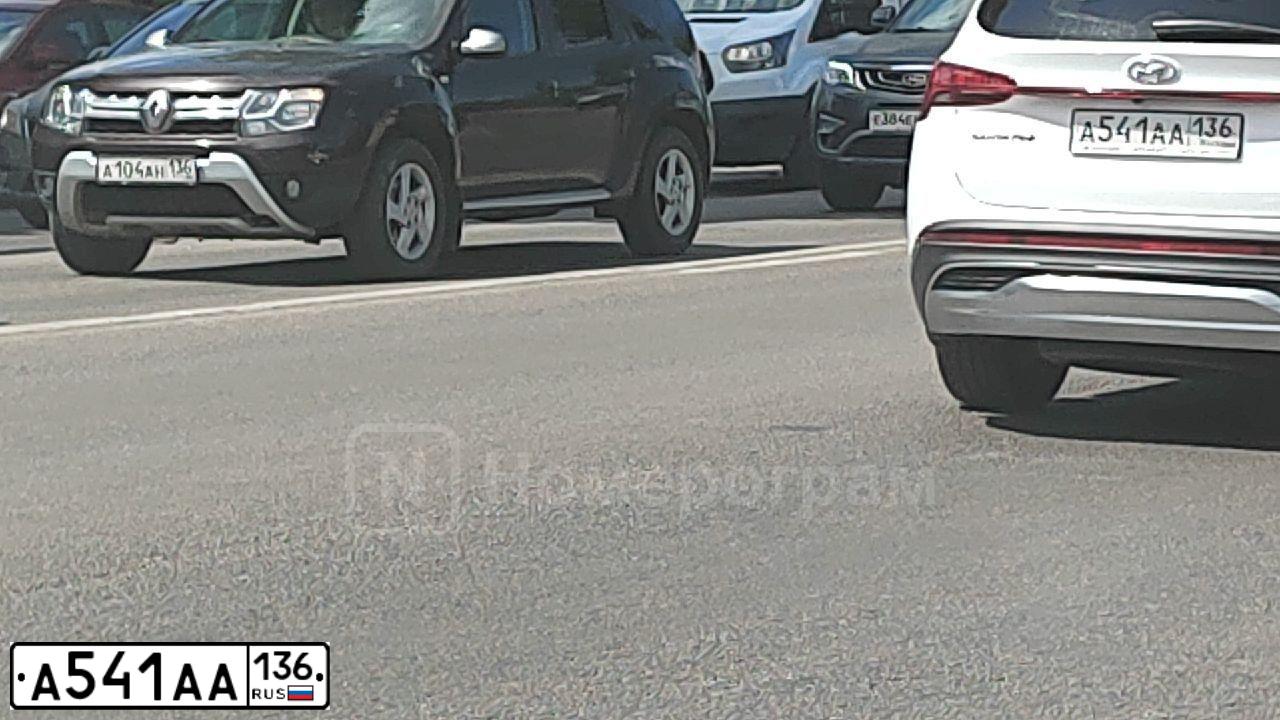 Фото автомобиля HYUNDAI SANTA FE, 2022 — госномер С260ЕС46. Цвет: Белый