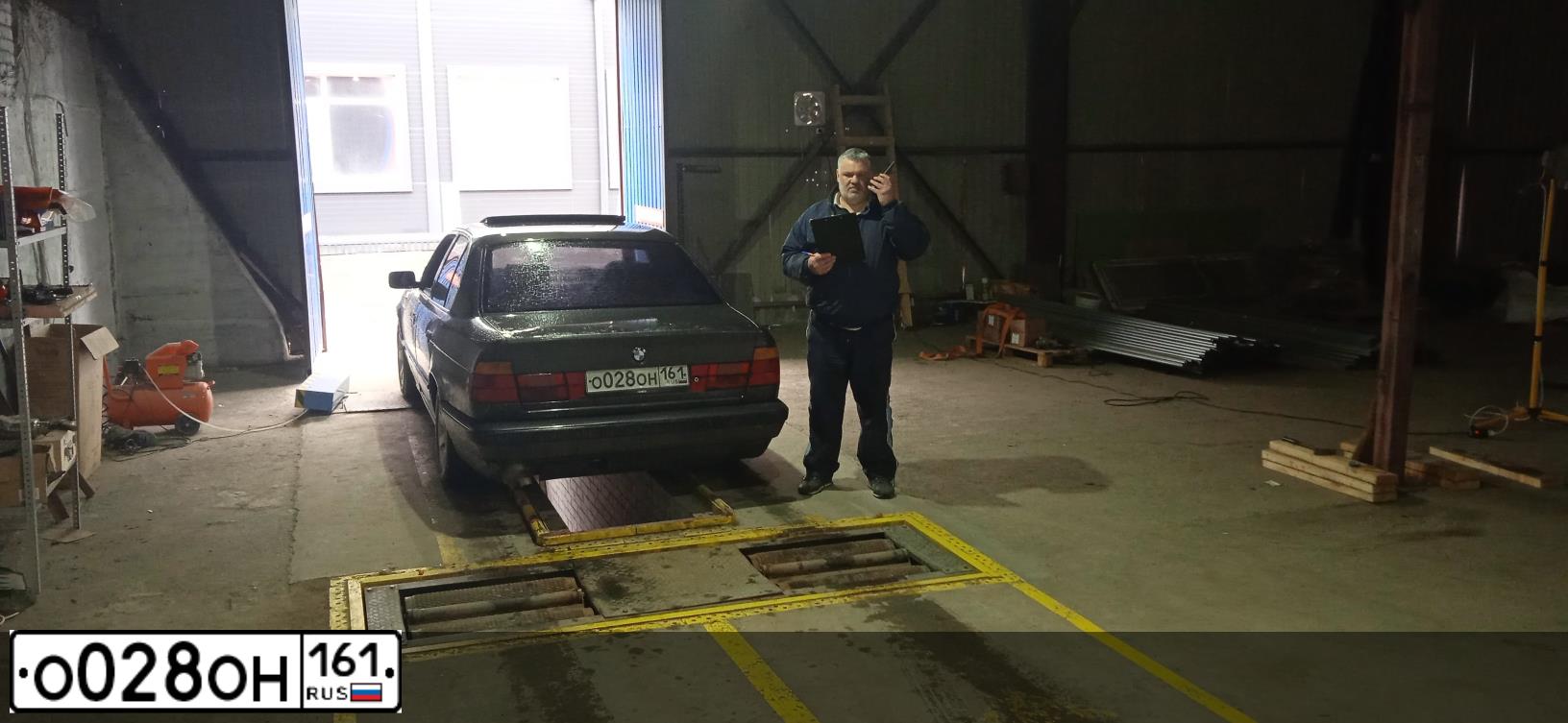 Фото автомобиля BMW SERIE 5, 1990 — госномер О028ОН161. Цвет: ЧЕРНЫЙ