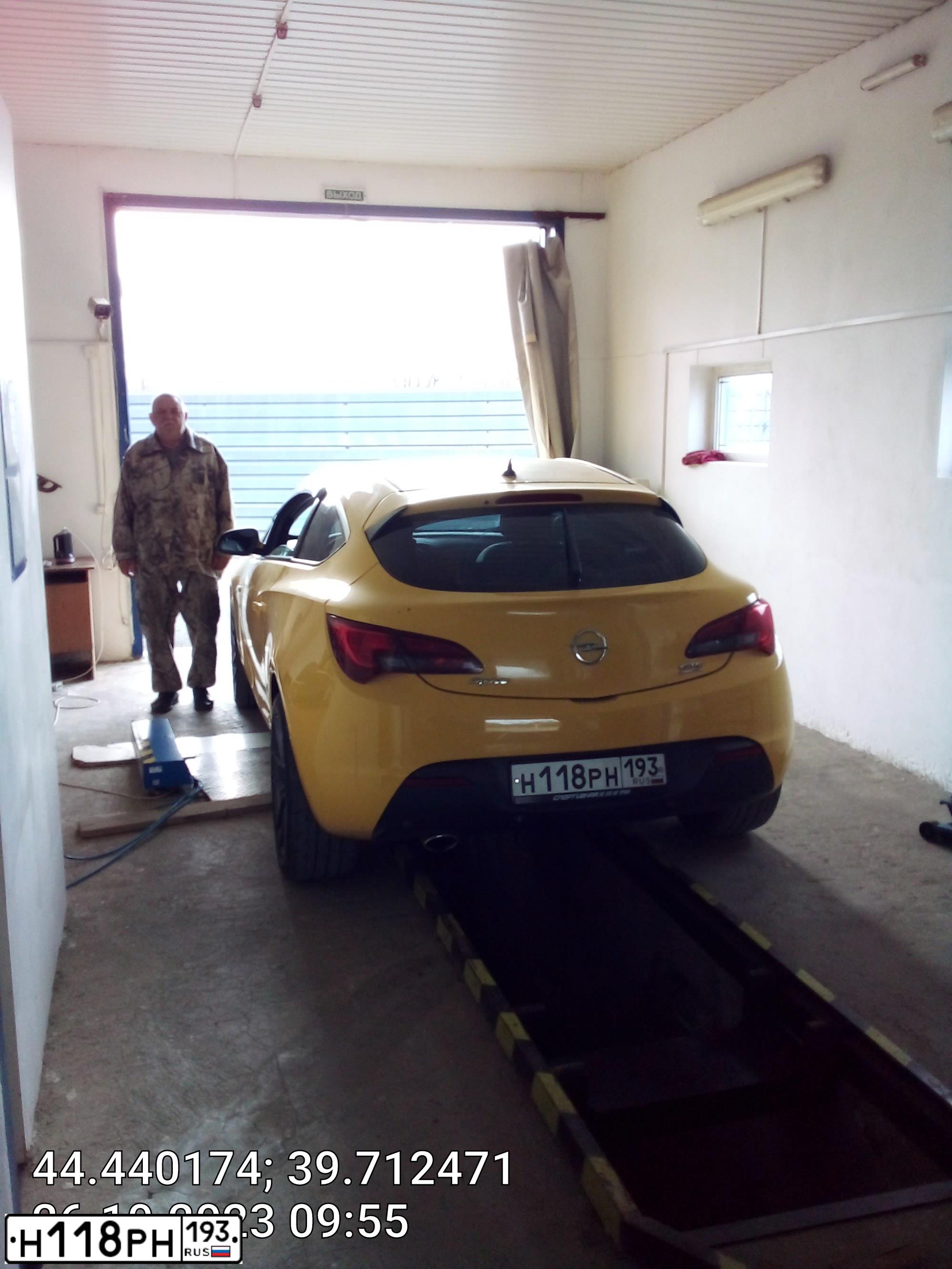 Фото автомобиля OPEL ASTRA, 2012 — госномер Н118РН193. Цвет: ЖЕЛТЫЙ