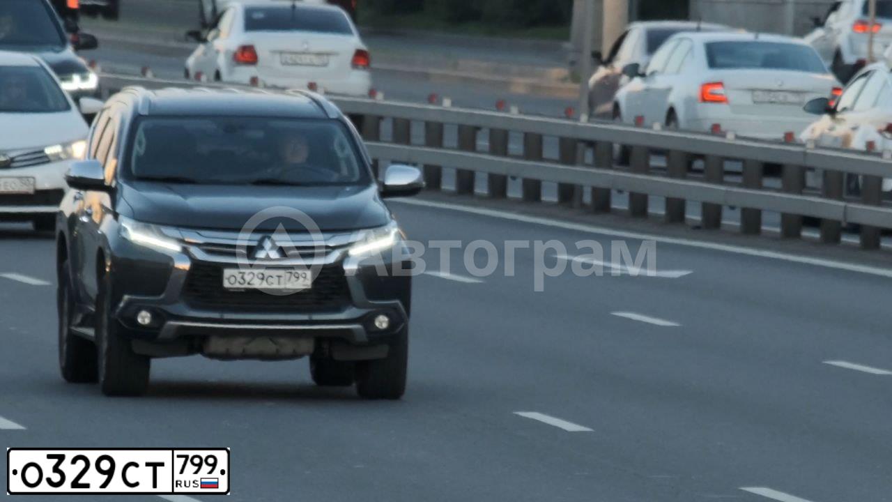 Фото автомобиля MITSUBISHI PAJERO SPORT, 2019 — госномер О329СТ799. Цвет: СЕРЫЙ