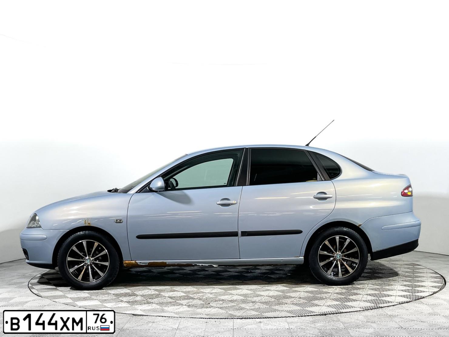 Фото автомобиля SEAT CORDOBA, 2003 — госномер В144ХМ76. Цвет: СВЕТЛО-ГОЛУБОЙ