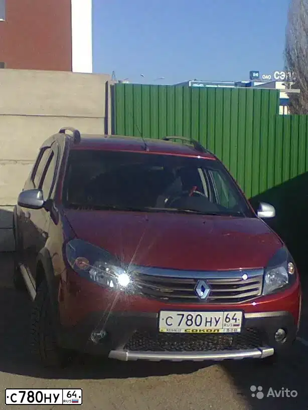 Фото автомобиля RENAULT SANDERO, 2011 — госномер С780НУ64. Цвет: КРАСНЫЙ