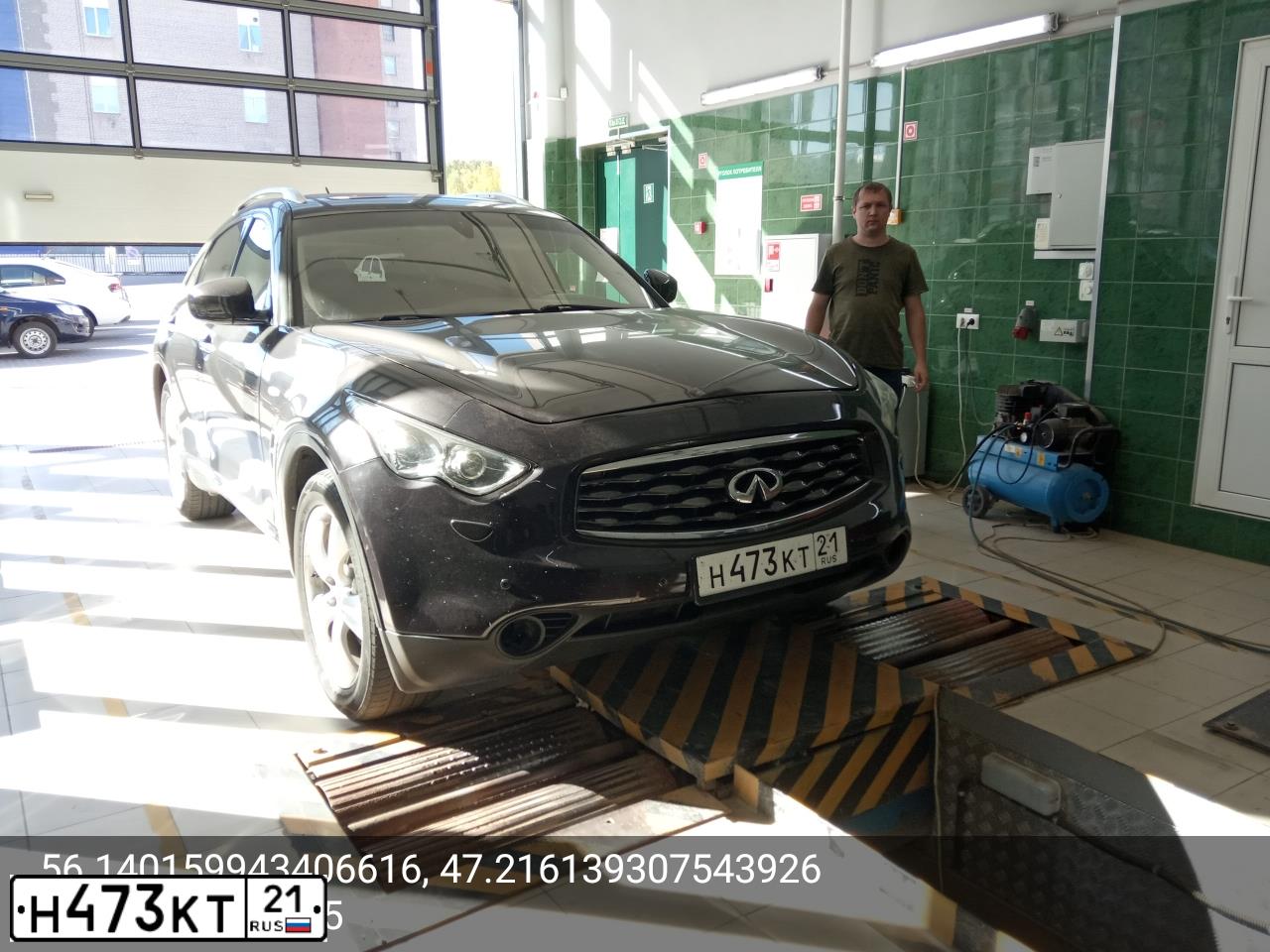 Фото автомобиля INFINITI QX70 /FX/, 2010 — госномер С967ЕН152. Цвет: Коричневый