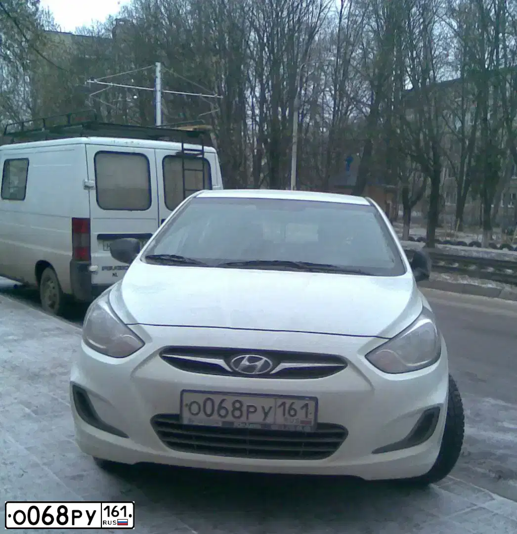 Фото автомобиля HYUNDAI SOLARIS, 2012 — госномер Е242ХУ161. Цвет: Белый