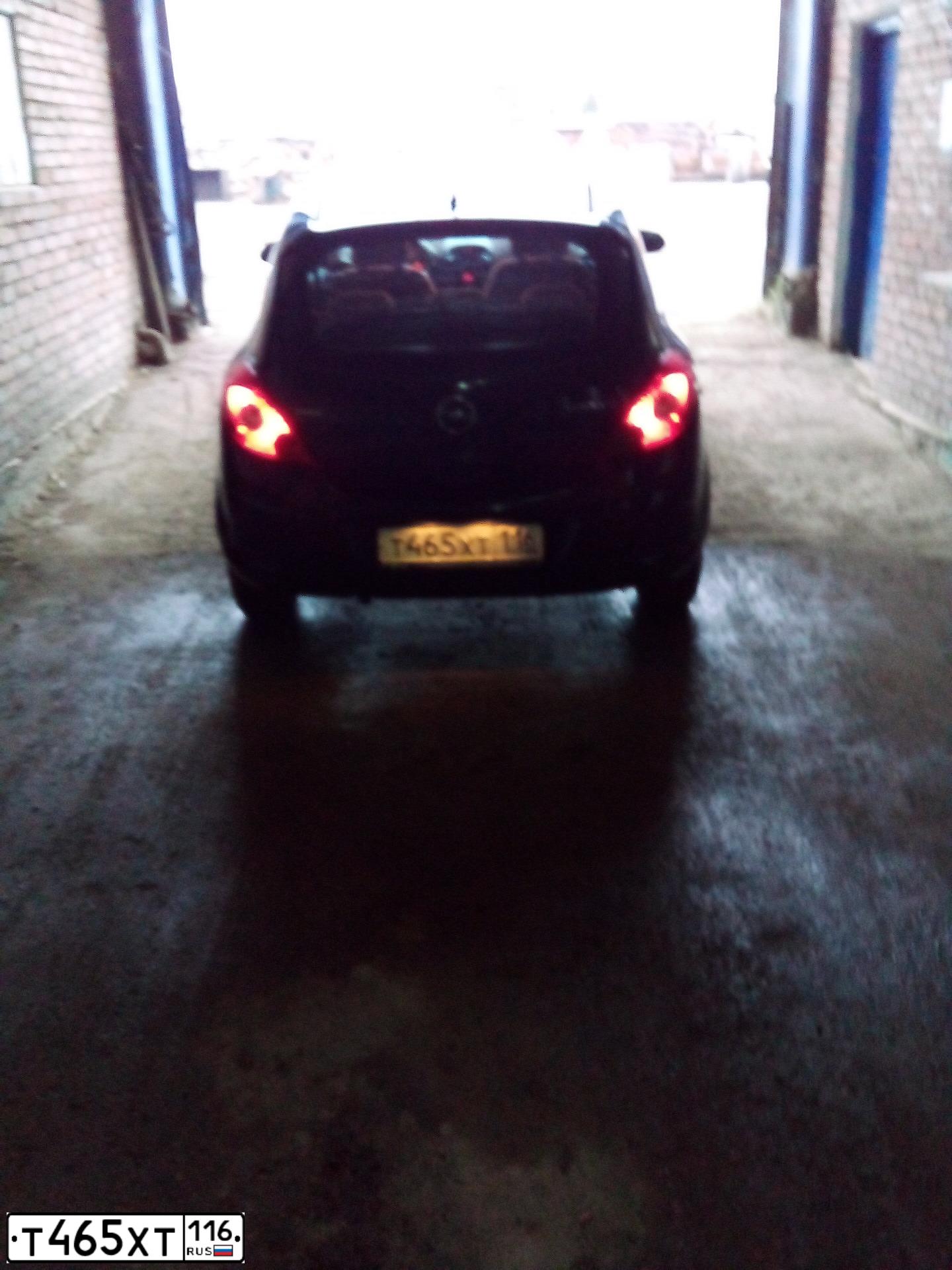 Фото автомобиля OPEL CORSA, 2008 — госномер С083ХУ43. Цвет: ЧЕРНЫЙ