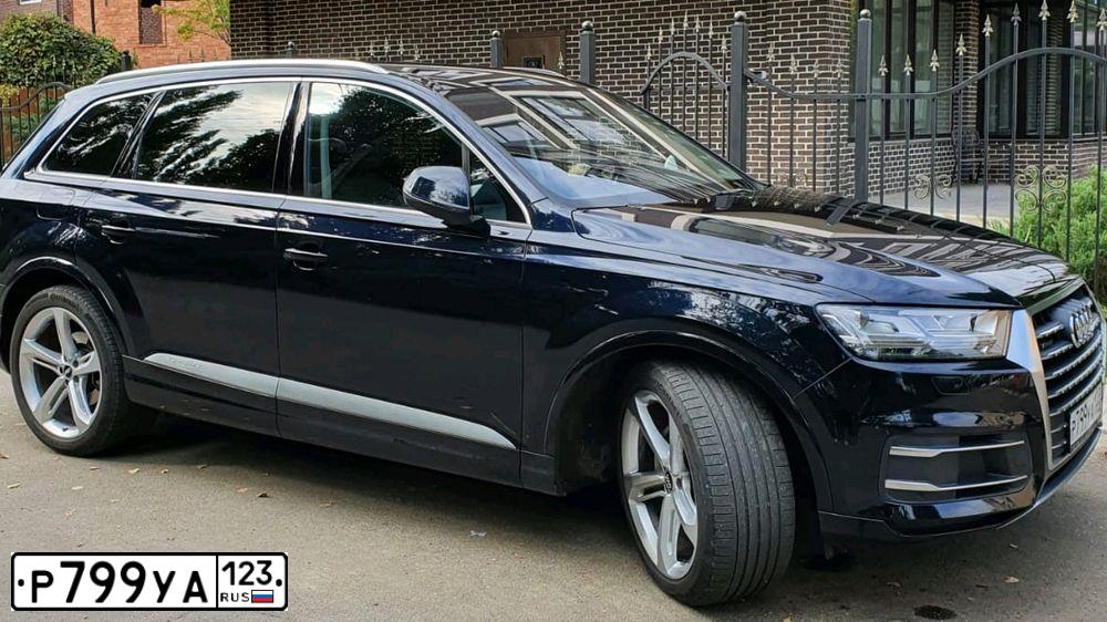 Фото автомобиля AUDI Q7, 2018 — госномер Х125ЕА761. Цвет: ТЕМНО-СИНИЙ