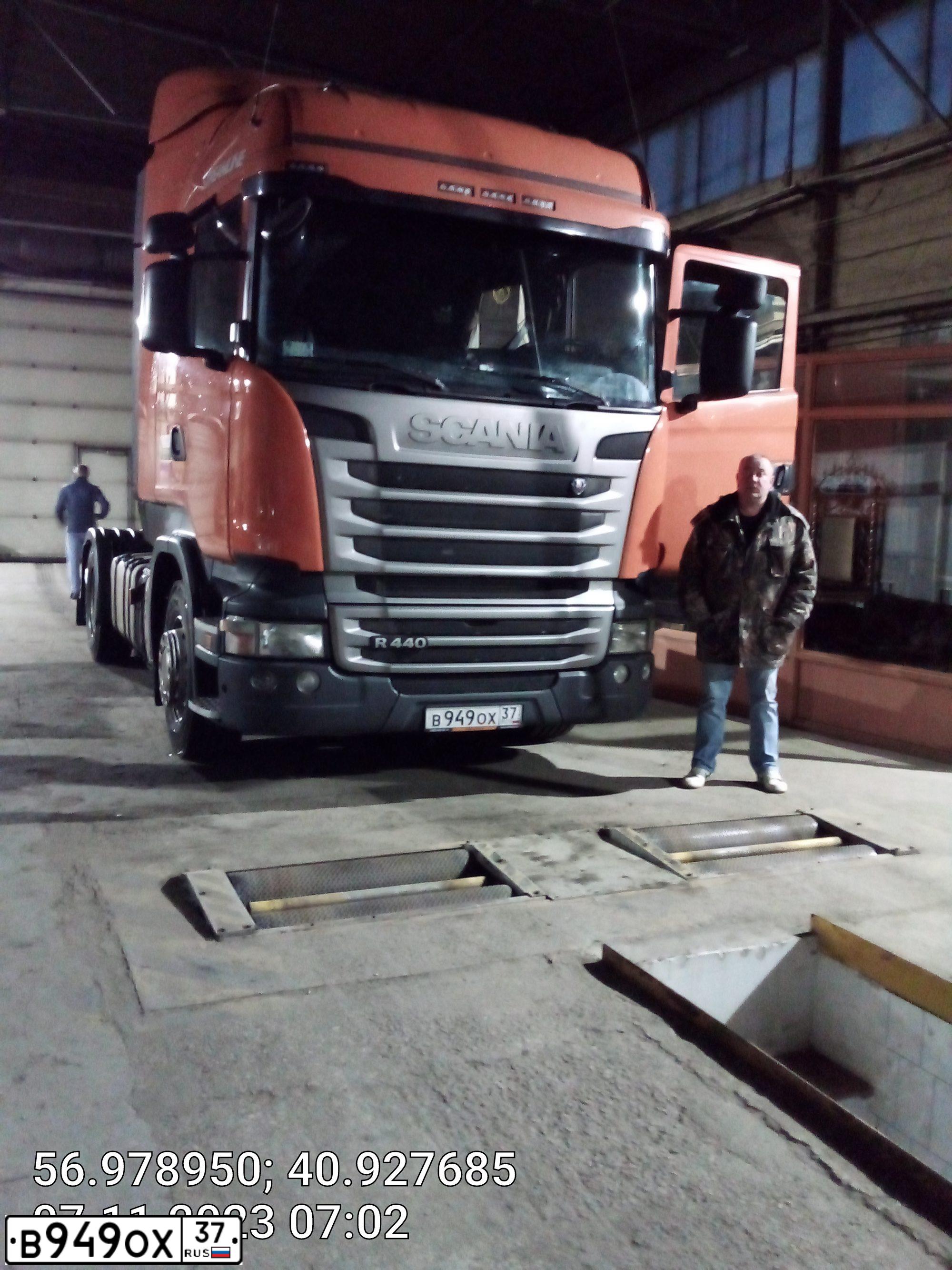 Фото автомобиля SCANIA SERIE R /4X2/, 2018 — госномер А002РТ716. Цвет: Оранжевый