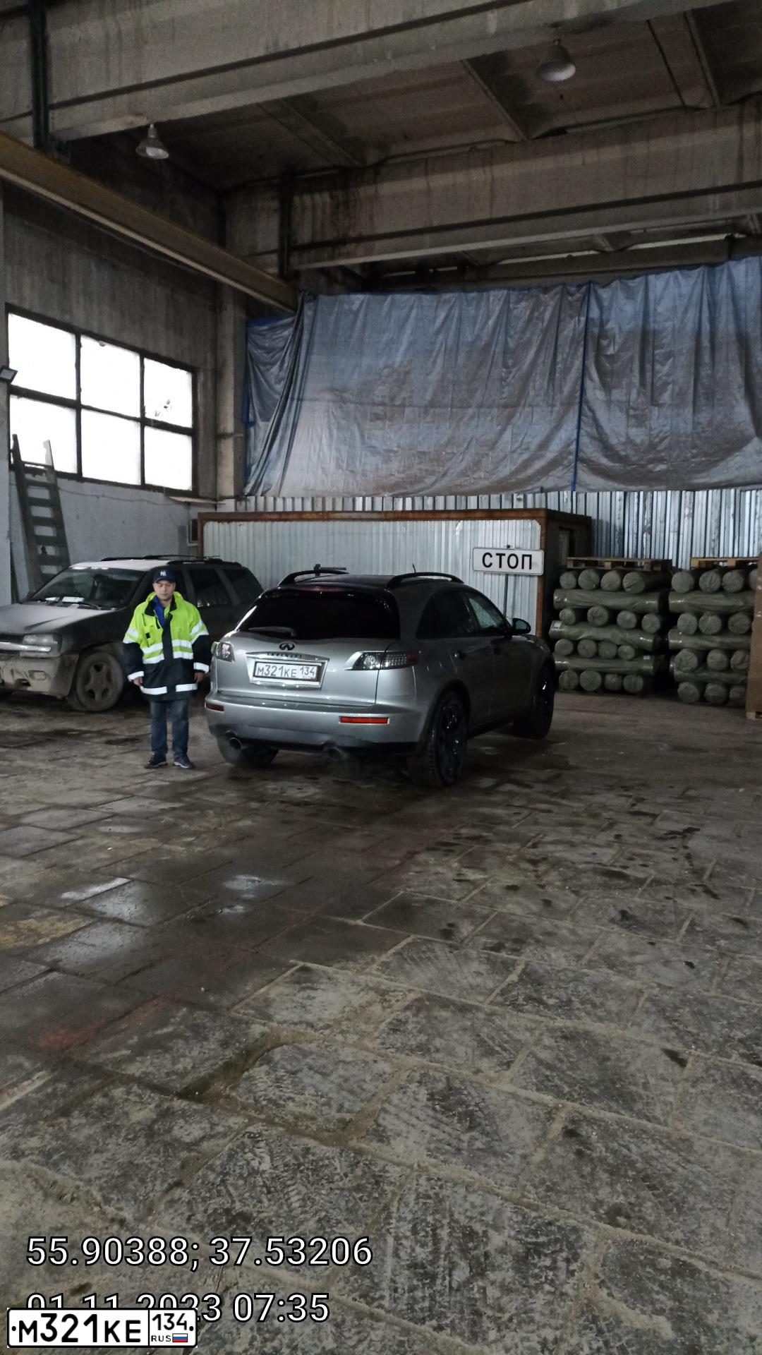 Фото автомобиля INFINITI I QX70 FX, 2004 — госномер К807ОС797. Цвет: СЕРЫЙ