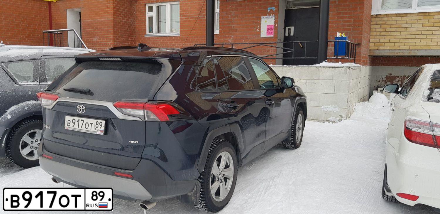 Фото автомобиля TOYOTA RAV4, 2019 — госномер В917ОТ89. Цвет: синий