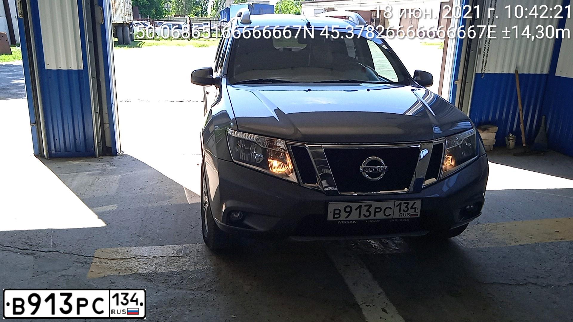 Фото автомобиля NISSAN TERRANO, 2016 — госномер В913РС134. Цвет: СЕРЫЙ