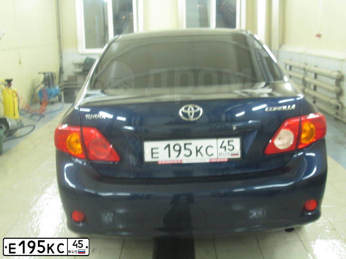 Фото автомобиля TOYOTA COROLLA, 2008 — госномер М006НО196. Цвет: Темно-синий