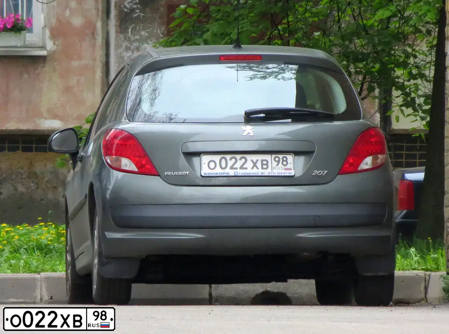 Фото автомобиля PEUGEOT 207, 2009 — госномер О022ХВ98. Цвет: ТЕМНО-ЗЕЛЕНЫЙ
