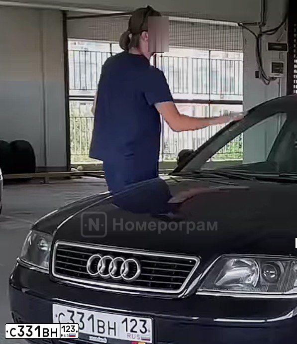 Фото автомобиля AUDI A6, 1997 — госномер А515КХ76. Цвет: синий