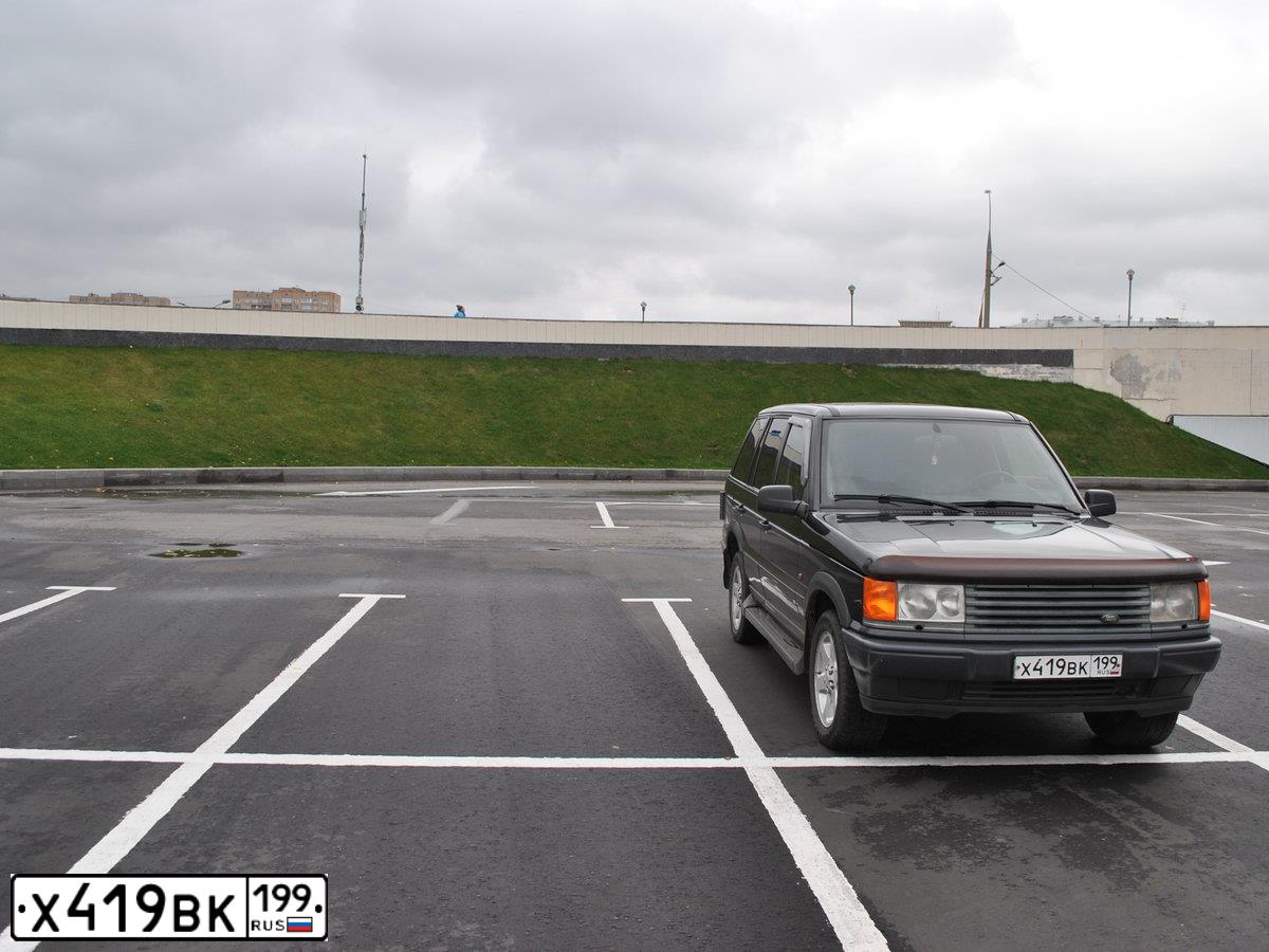 Фото автомобиля LANDROVER RANGE ROVER, 1998 — госномер Х419ВК199. Цвет: ЧЕРНЫЙ