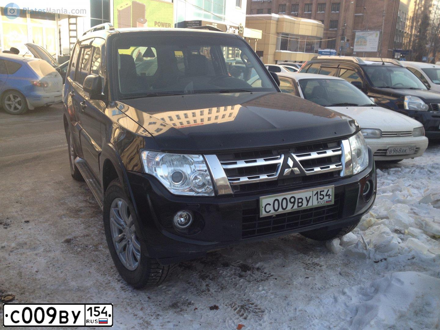 Фото автомобиля MITSUBISHI PAJERO, 2012 — госномер Р017ЕВ774. Цвет: ЧЕРНЫЙ