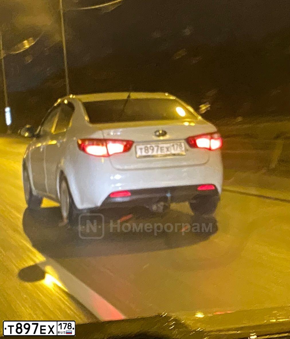 Фото автомобиля KIA RIO, 2014 — госномер Т897ЕХ178. Цвет: БЕЛЫЙ