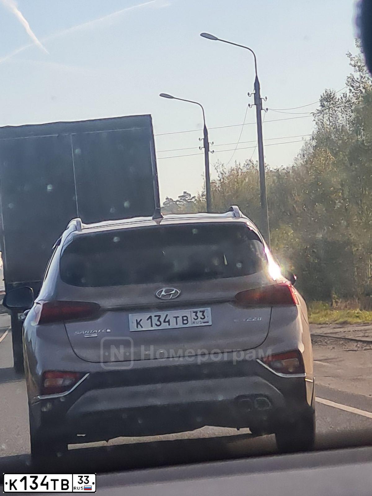 Фото автомобиля HYUNDAI SANTA FE, 2019 — госномер К134ТВ33. Цвет: БЕЖЕВЫЙ