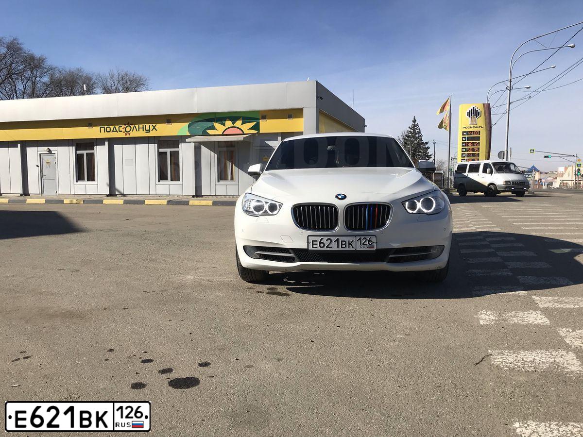 Фото автомобиля BMW SERIE 5 GT, 2011 — госномер О439АС761. Цвет: БЕЛЫЙ