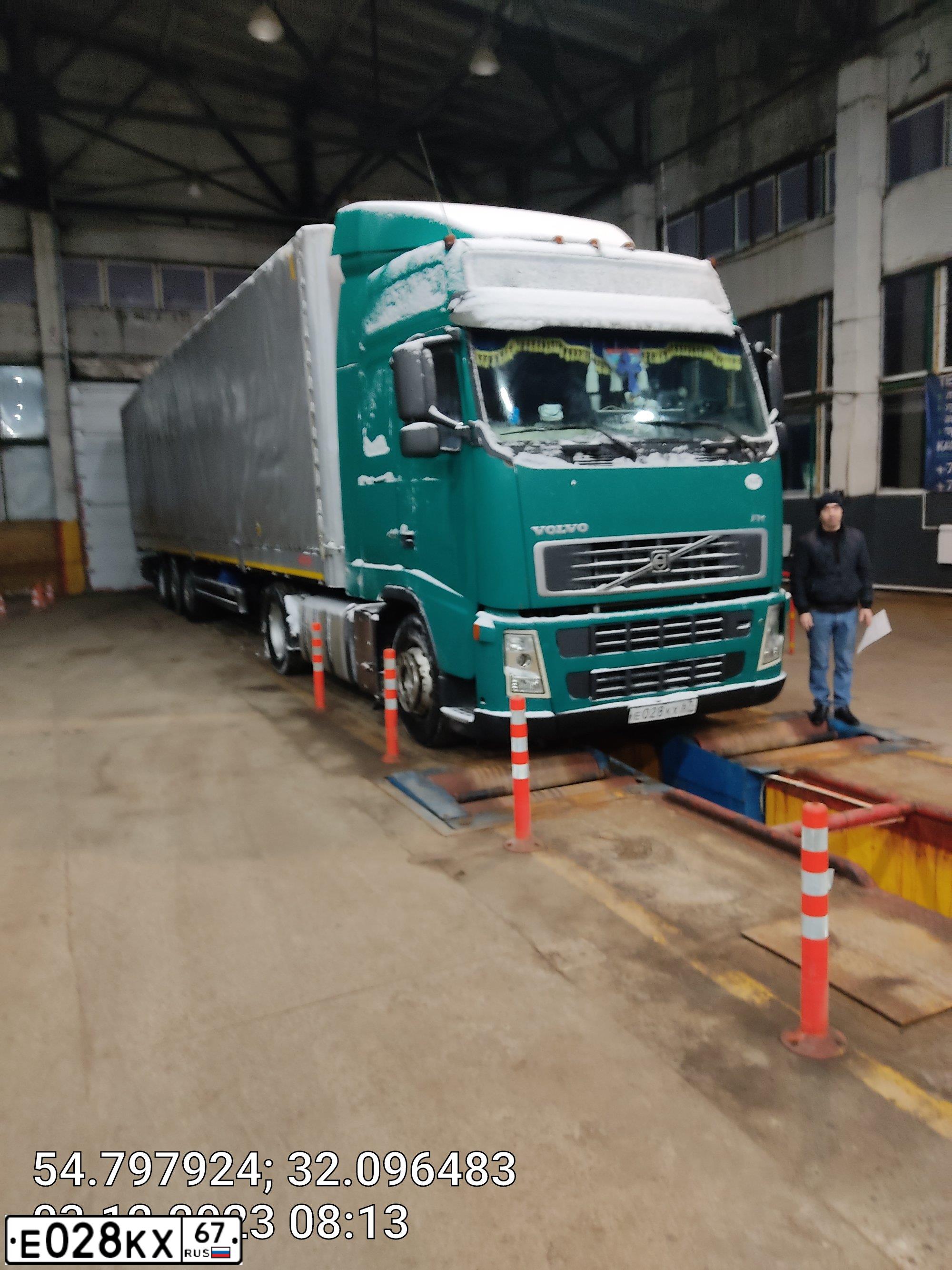 Фото автомобиля VOLVO O SERIE FH 4X2, 2007 — госномер Е028КХ67. Цвет: ЗЕЛЕНЫЙ