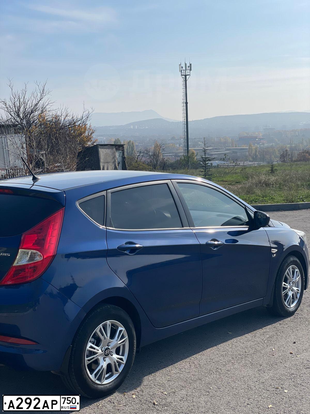 Фото автомобиля HYUNDAI SOLARIS, 2015 — госномер А292АР750. Цвет: синий