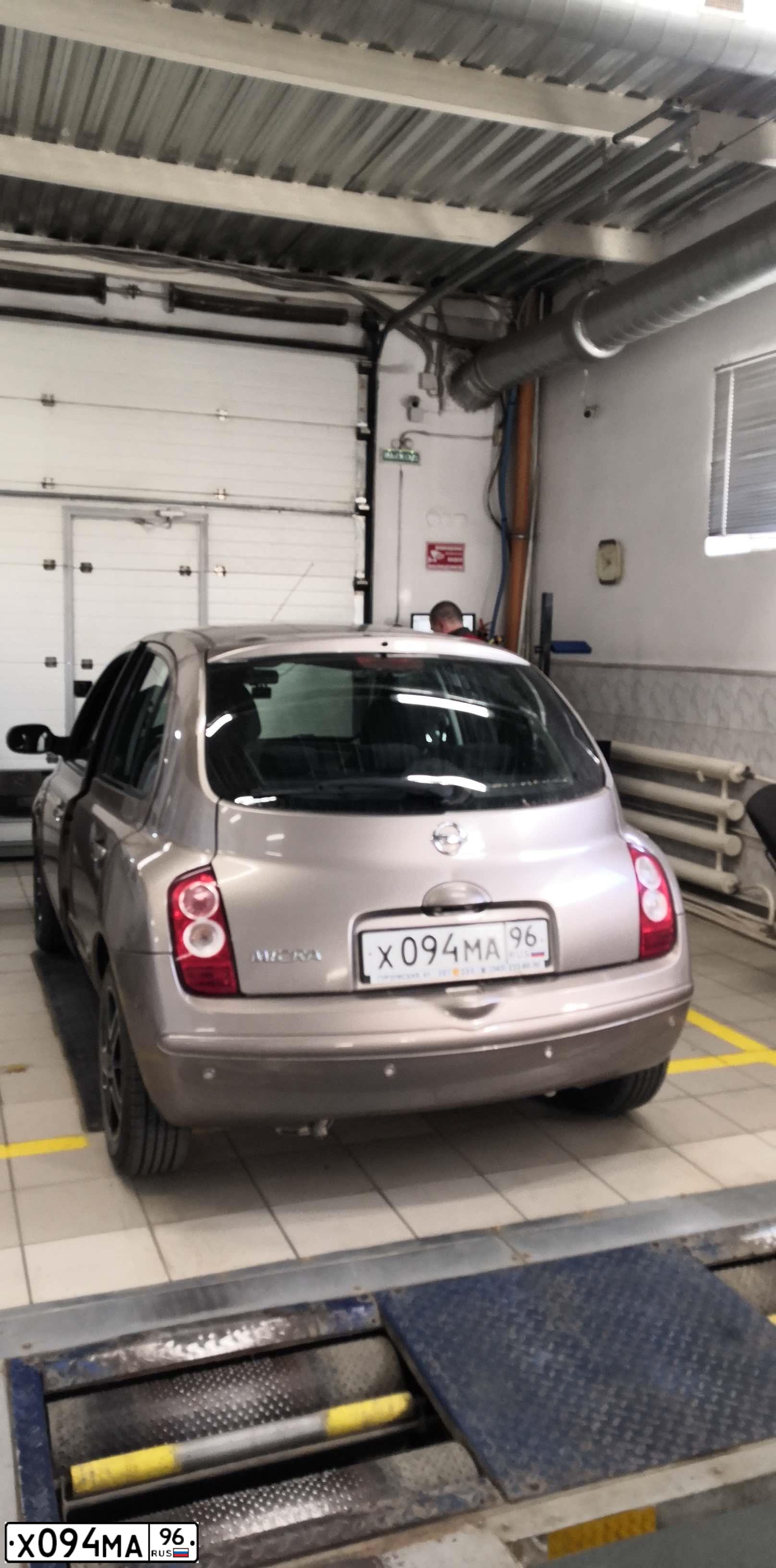 Фото автомобиля NISSAN MICRA, 2008 — госномер Х094МА96. Цвет: СВ.КОРИЧНЕВЫЙ