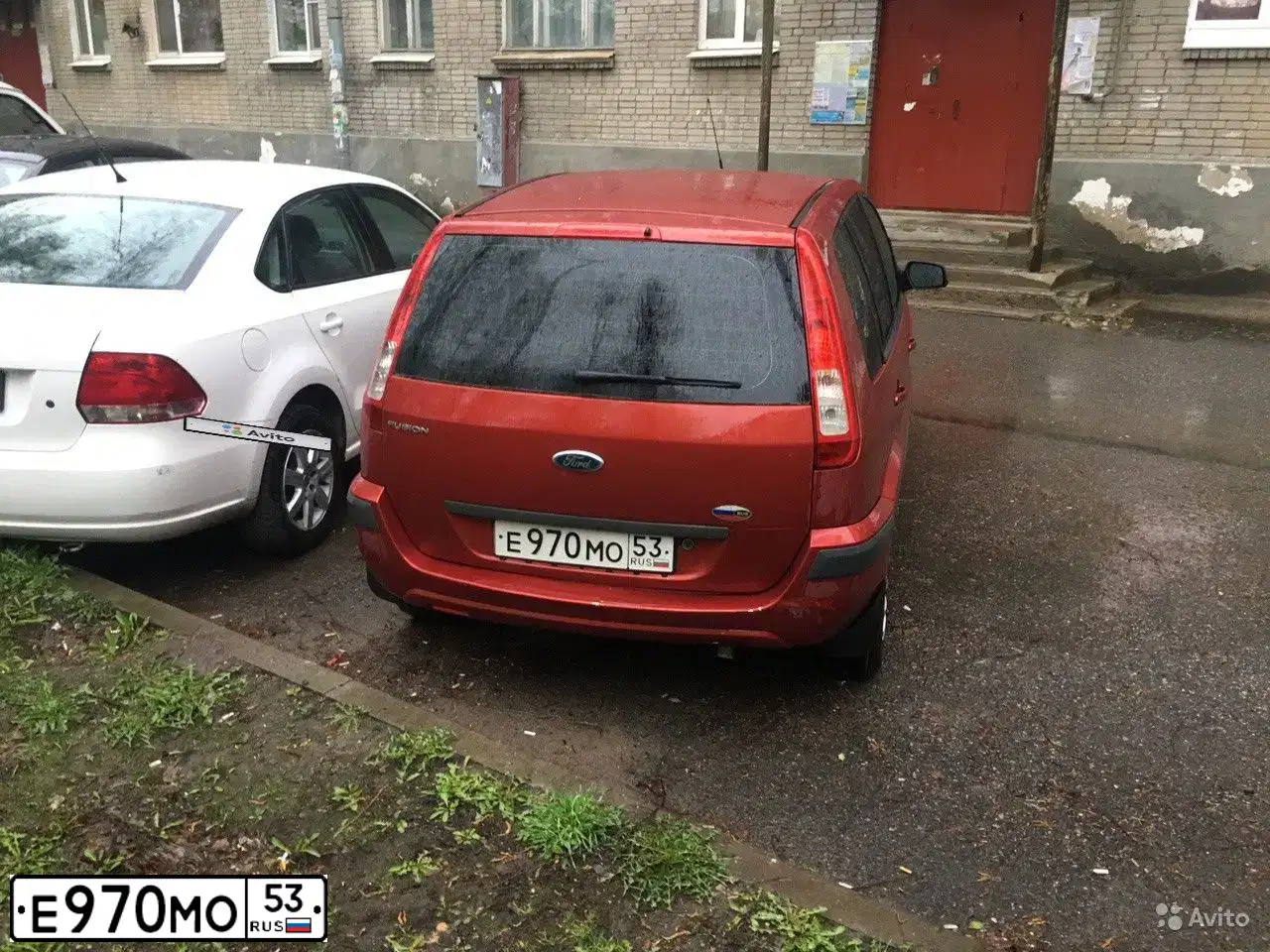 Фото автомобиля FORD FUSION, 2007 — госномер Е970МО53. Цвет: КРАСНЫЙ