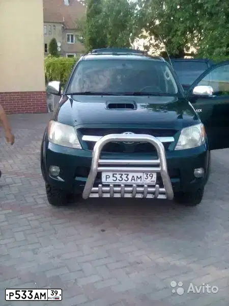 Фото автомобиля TOYOTA HILUX, 2007 — госномер Р533АМ39. Цвет: ЗЕЛЕНЫЙ