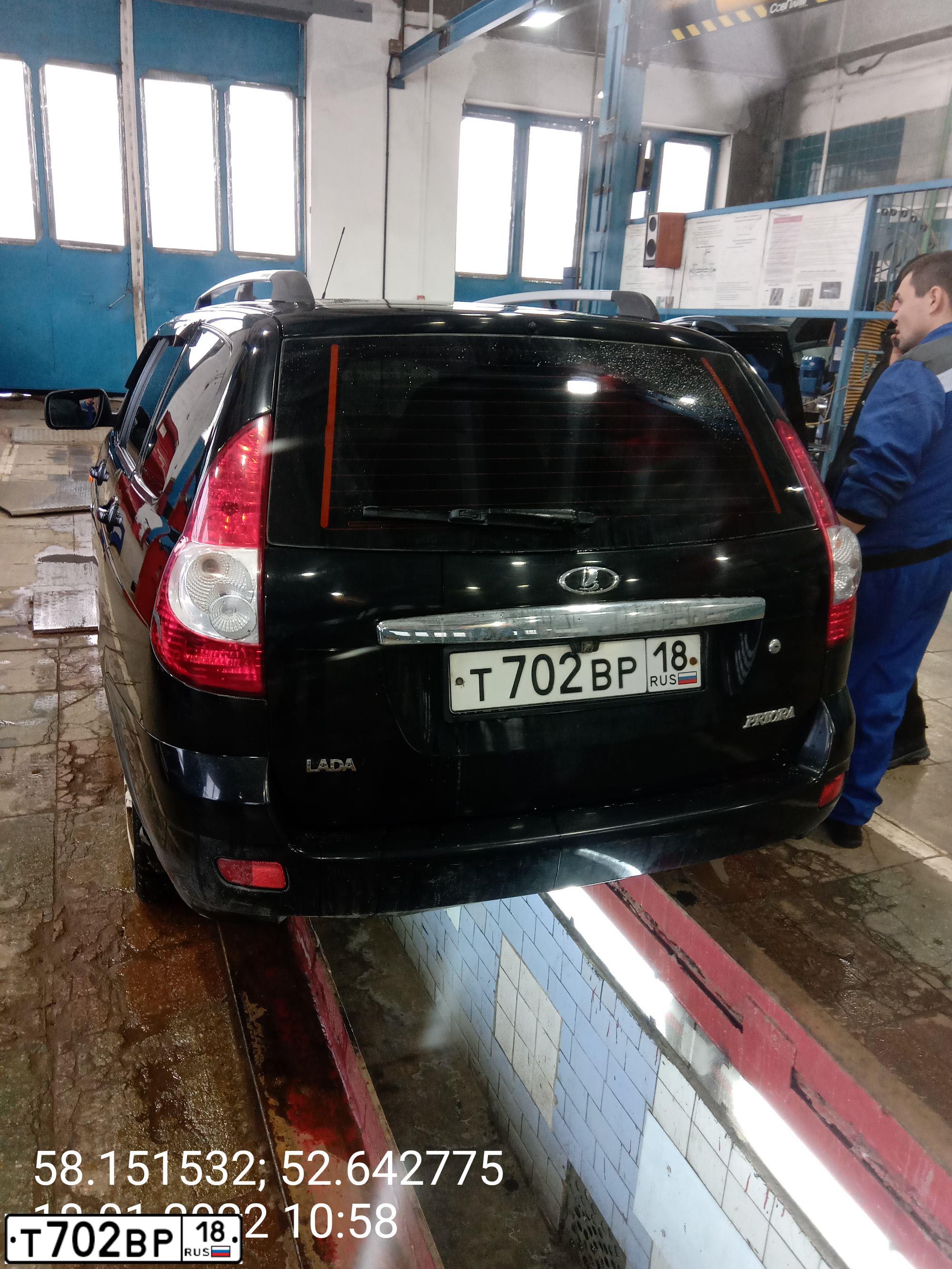 Фото автомобиля LADA 2171 PRIORA, 2013 — госномер Т702ВР18. Цвет: Сине-Черный