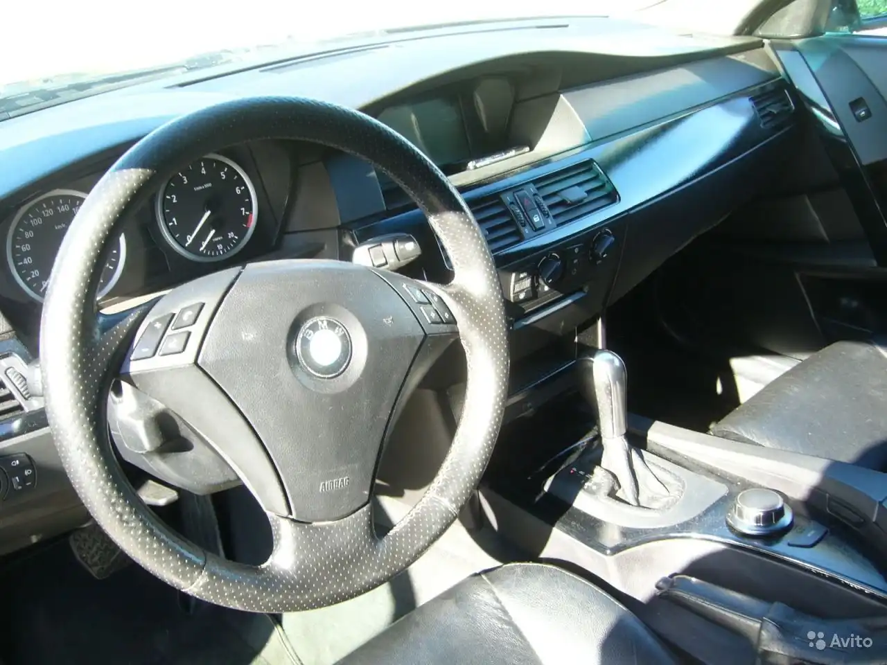 Фото автомобиля BMW 525IA, 2006 — госномер Н247СН21. Цвет: синий