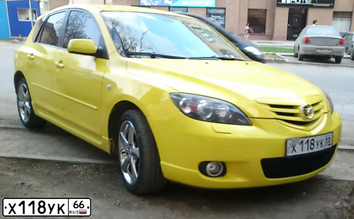 Фото автомобиля MAZDA 3, 2005 — госномер Х118УК66. Цвет: ЯРКО-ЖЕЛТЫЙ