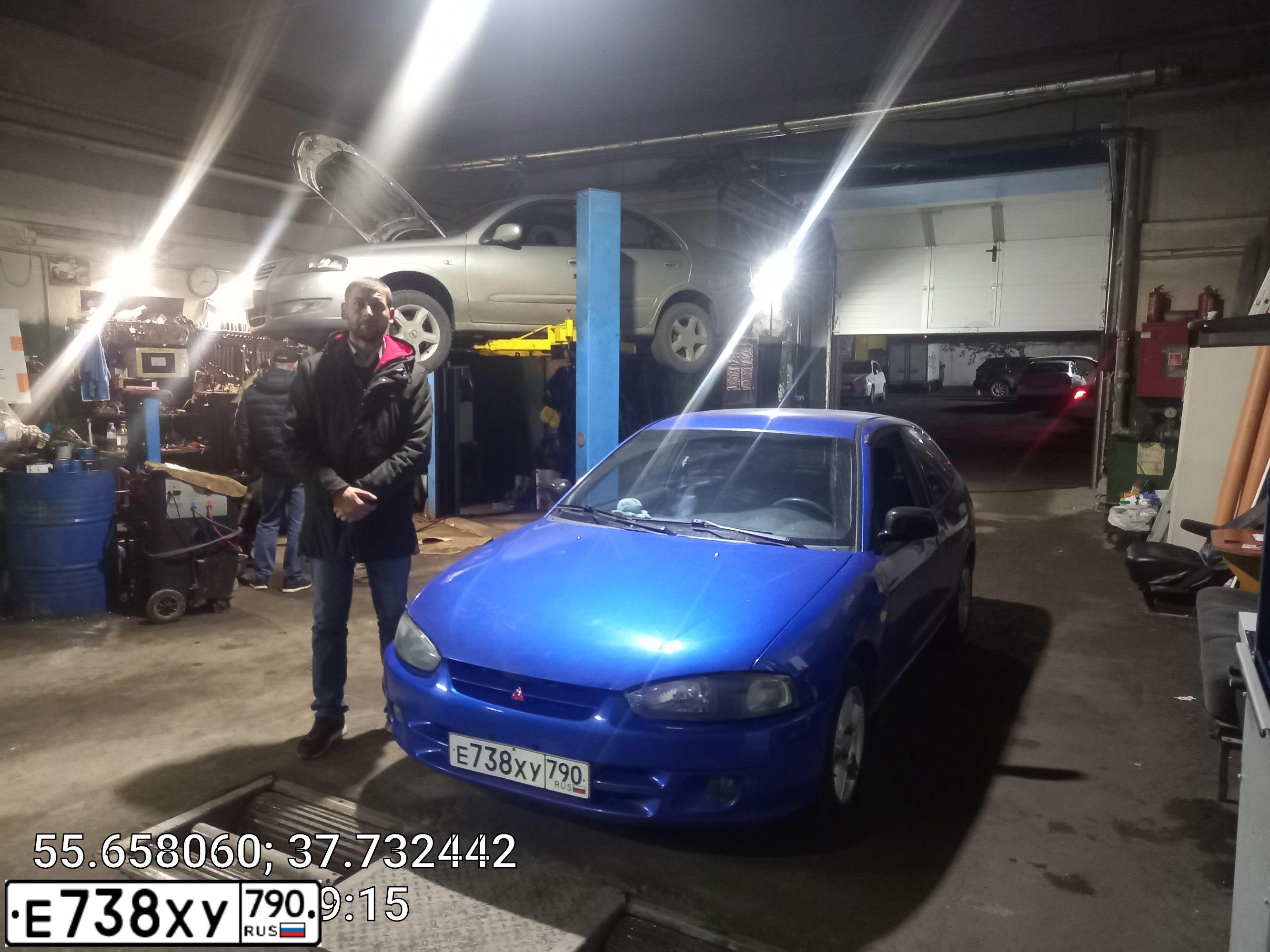 Фото автомобиля MITSUBISHI COLT, 1996 — госномер Е738ХУ790. Цвет: синий