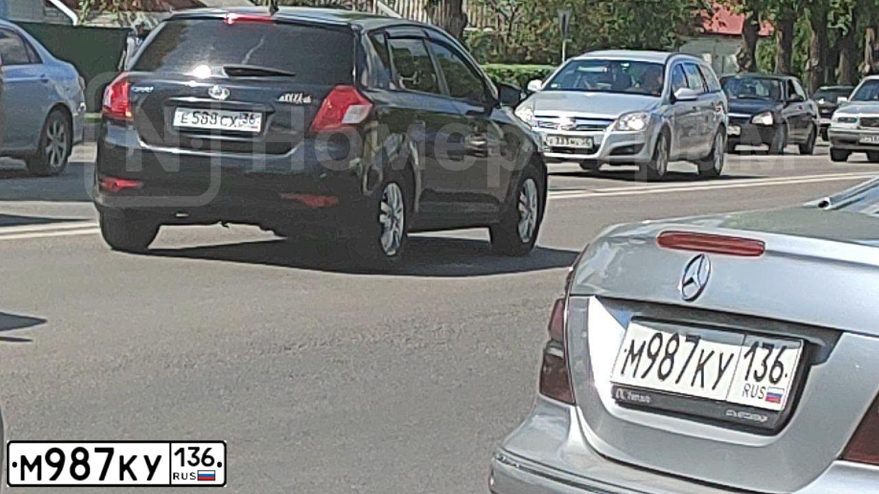 Фото автомобиля MERCEDES CLK-KLASSE, 2004 — госномер М987КУ136. Цвет: СЕРЕБРИСТЫЙ