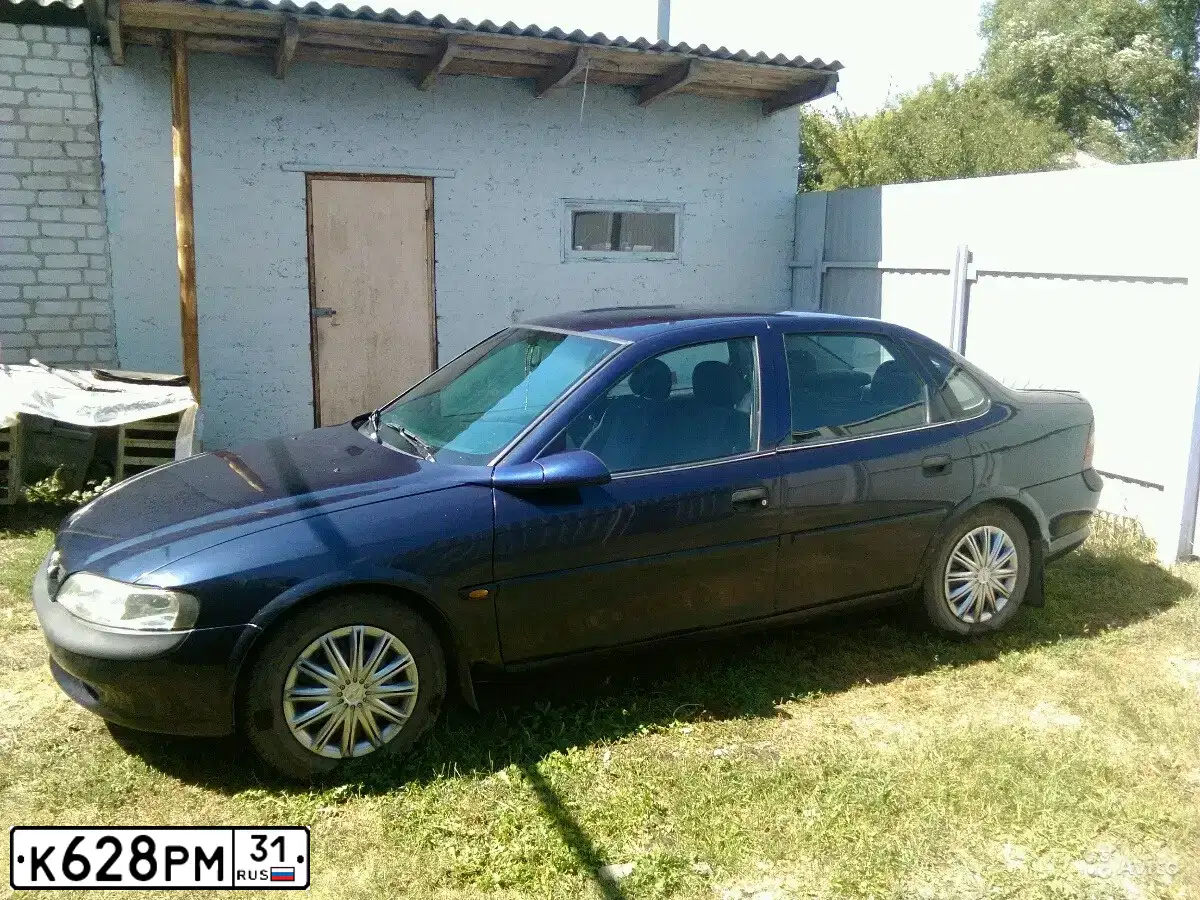 Фото автомобиля OPEL VECTRA, 1997 — госномер О291ЕМ46. Цвет: синий