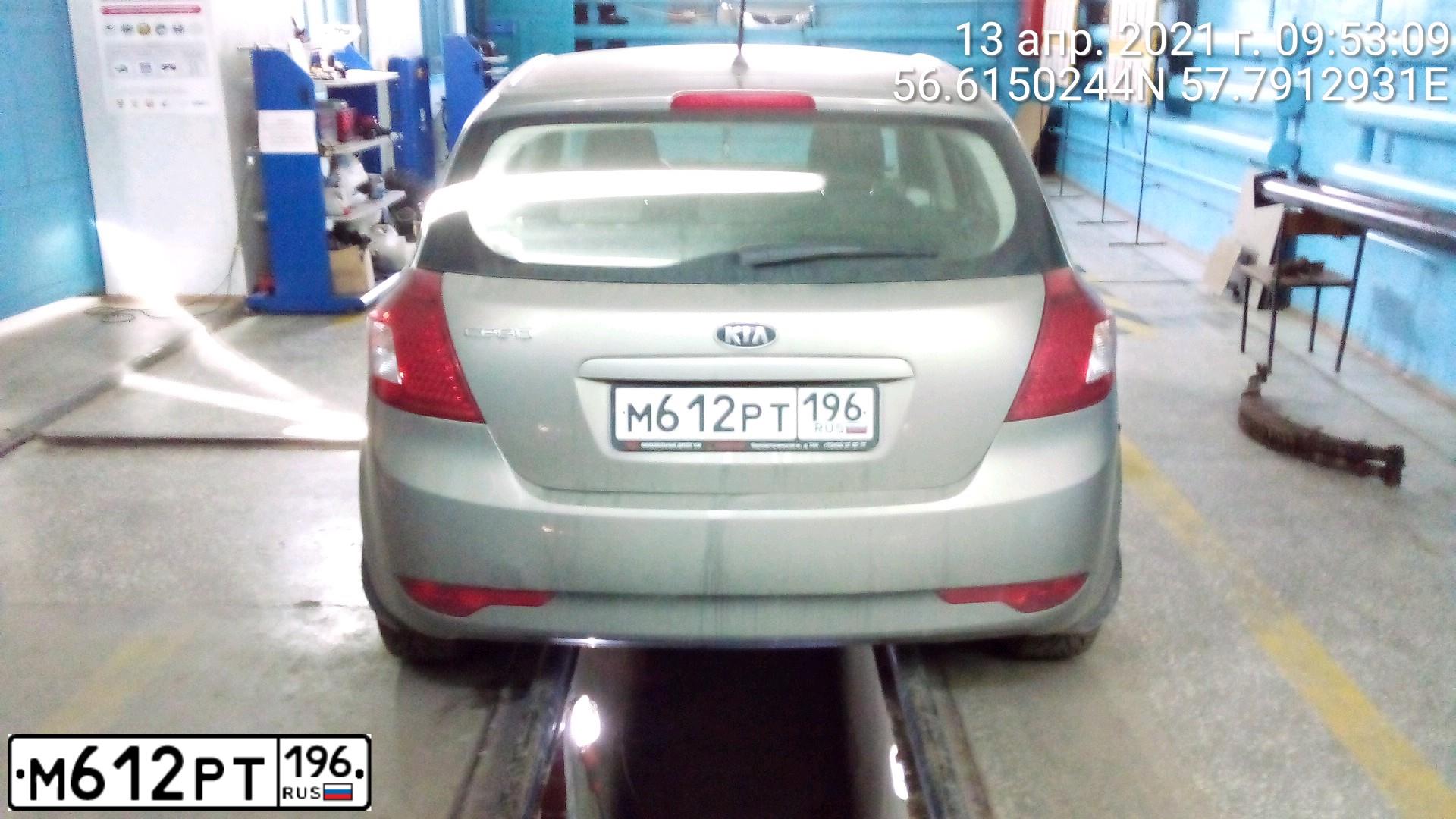 Фото автомобиля KIA CEE'D, 2012 — госномер М612РТ196. Цвет: СЕРЕБРИСТЫЙ