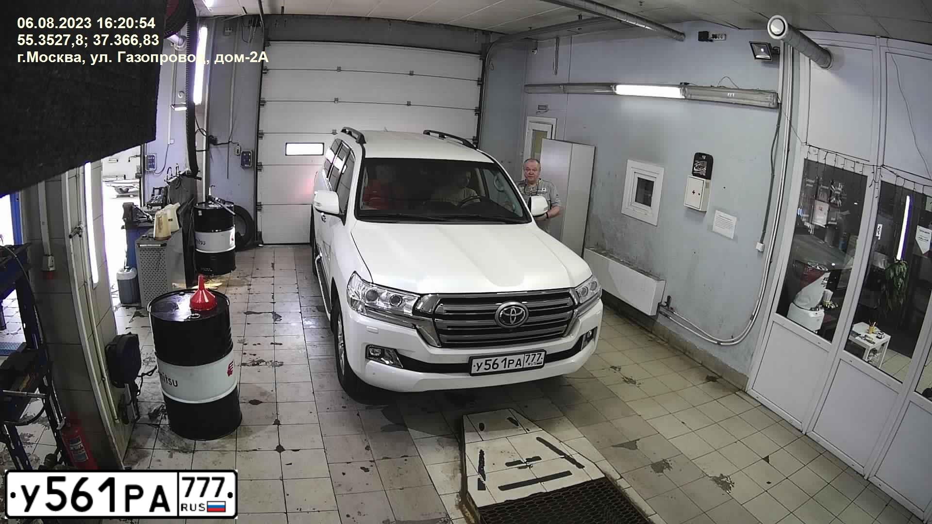 Фото автомобиля TOYOTA LANDCRUISER 200, 2016 — госномер М184ХА82. Цвет: Белый