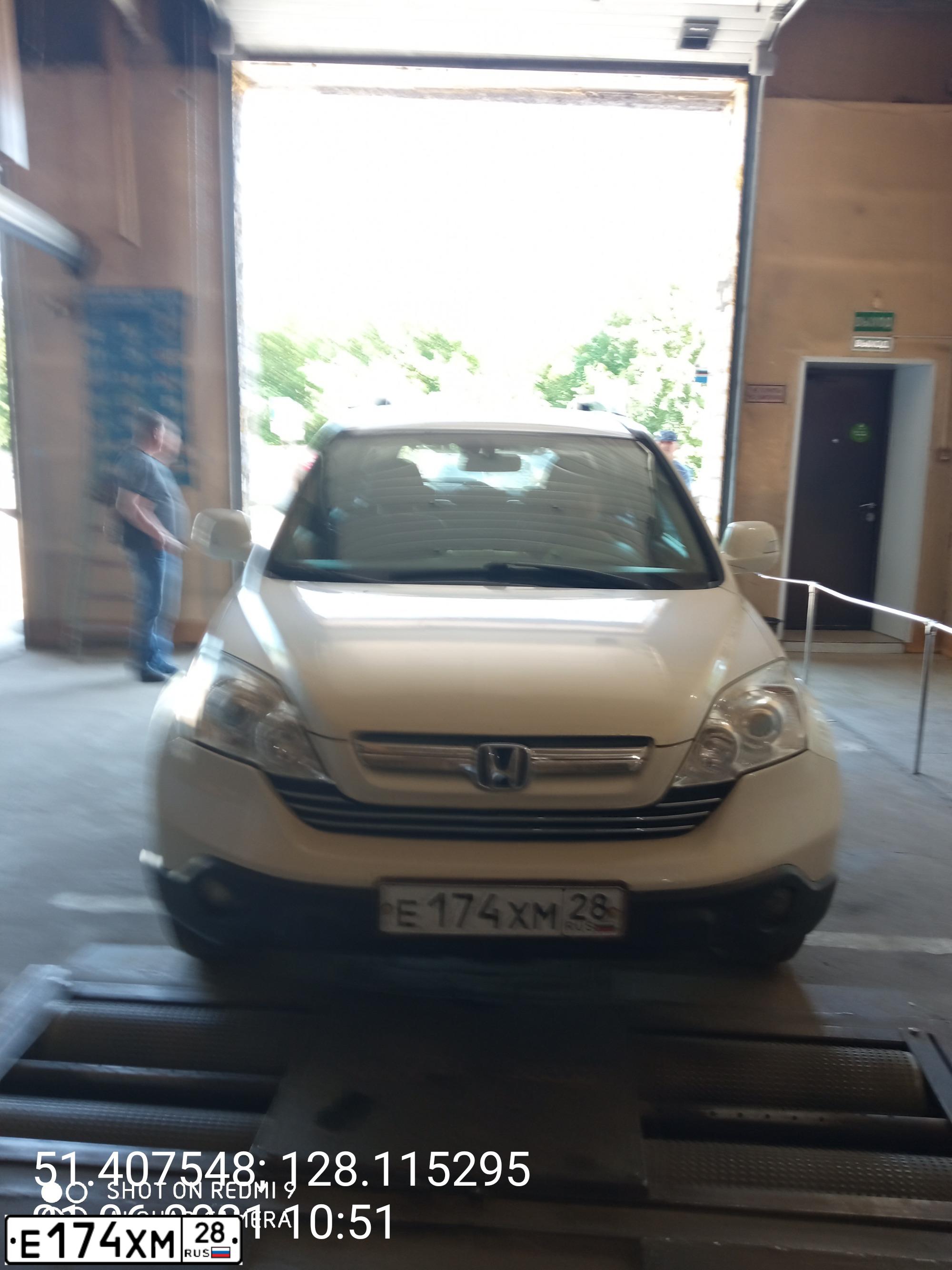 Фото автомобиля HONDA CR-V, 2008 — госномер Е174ХМ28. Цвет: Белый