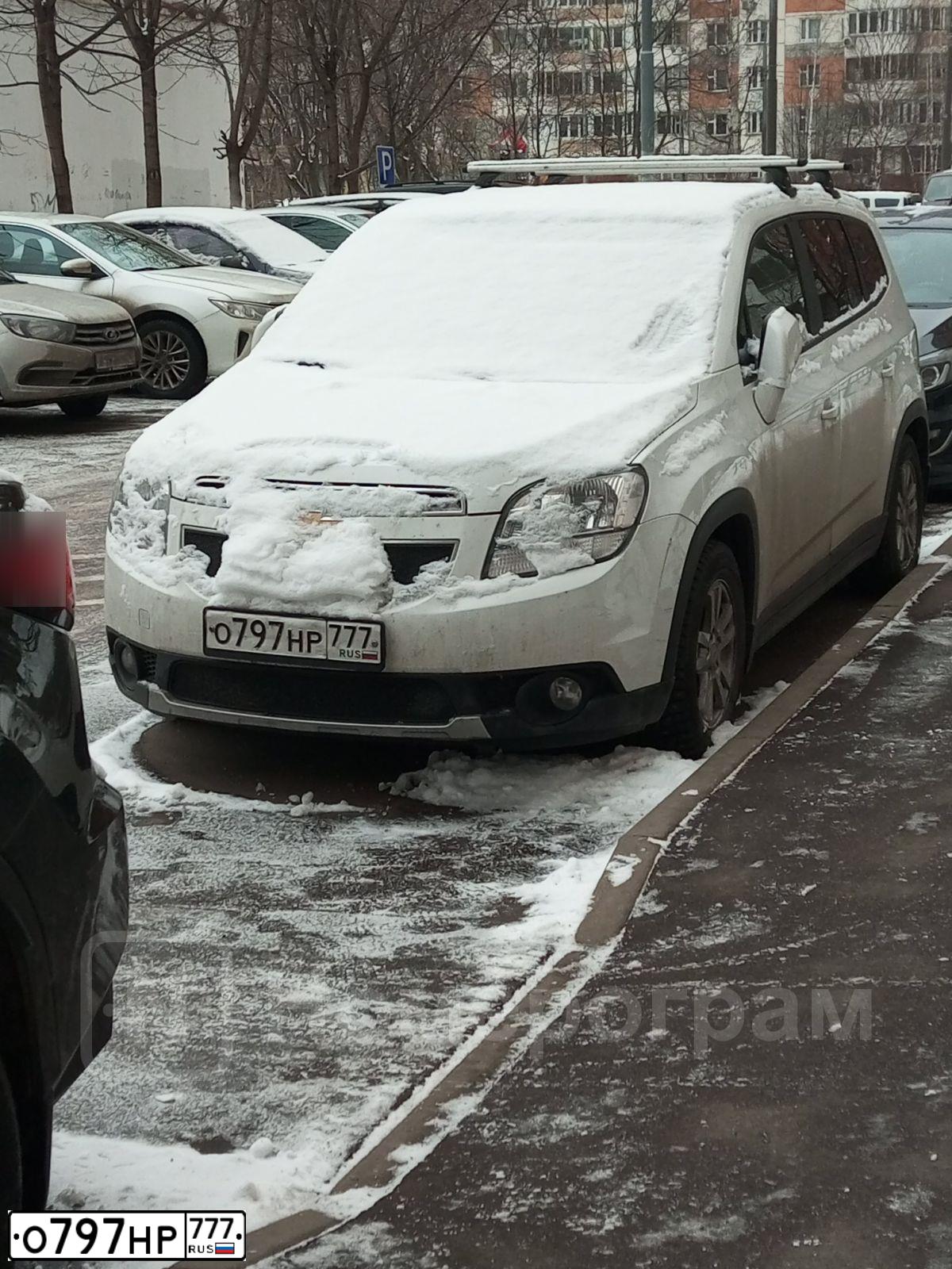 Фото автомобиля CHEVROLET ORLANDO, 2015 — госномер О797НР777. Цвет: БЕЛЫЙ