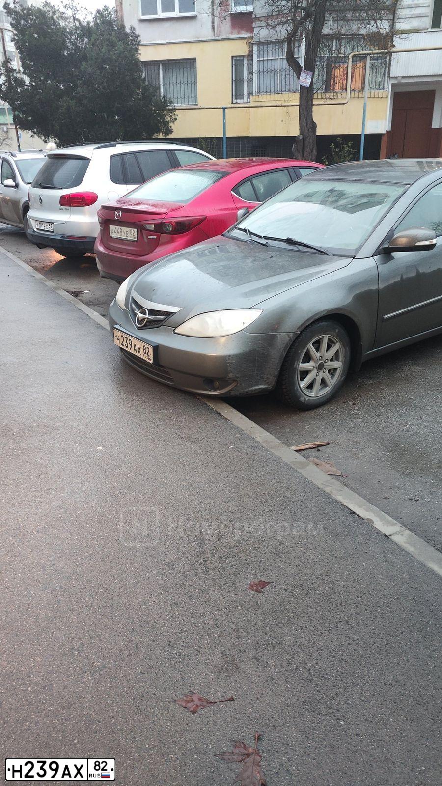 Фото автомобиля DERWAYS HAIMA 3, 2011 — госномер Н239АХ82. Цвет: СТАЛЬНОЙ СЕРЫЙ