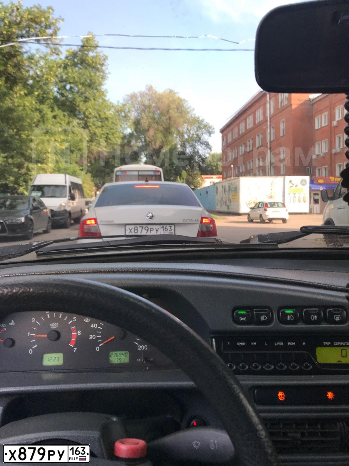 Фото автомобиля SKODA OCTAVIA, 2016 — госномер Х879РУ163. Цвет: Белый
