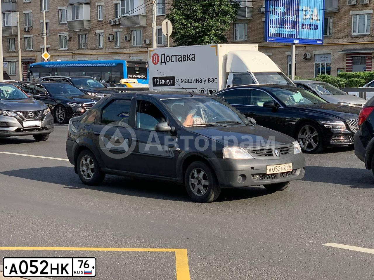 Фото автомобиля RENAULT LOGAN, 2007 — госномер А052НК76. Цвет: ТЕМНО-СЕРЫЙ