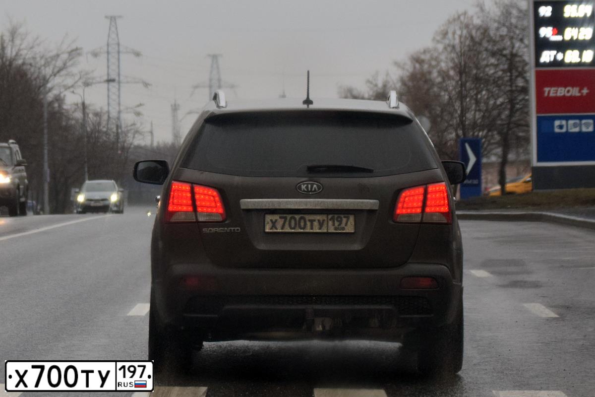 Фото автомобиля KIA SORENTO, 2012 — госномер Х700ТУ197. Цвет: БЕЖЕВЫЙ